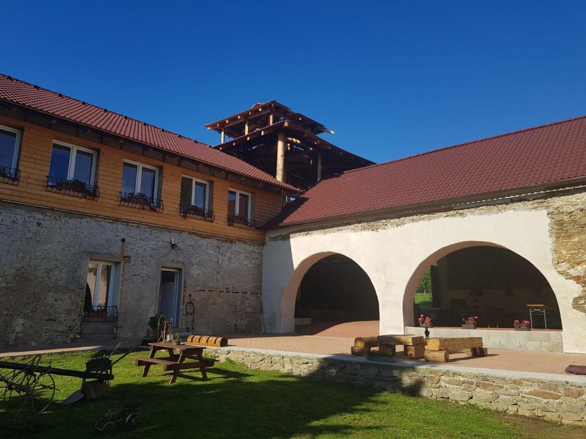 Penzion Tvrz Dub U Tabora Ratiborske Hory Exterior photo